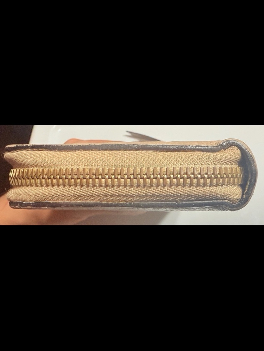 LOUIS VUITTON - Beige Monogram Zippy Leather Wallet - Picture 5 of 7